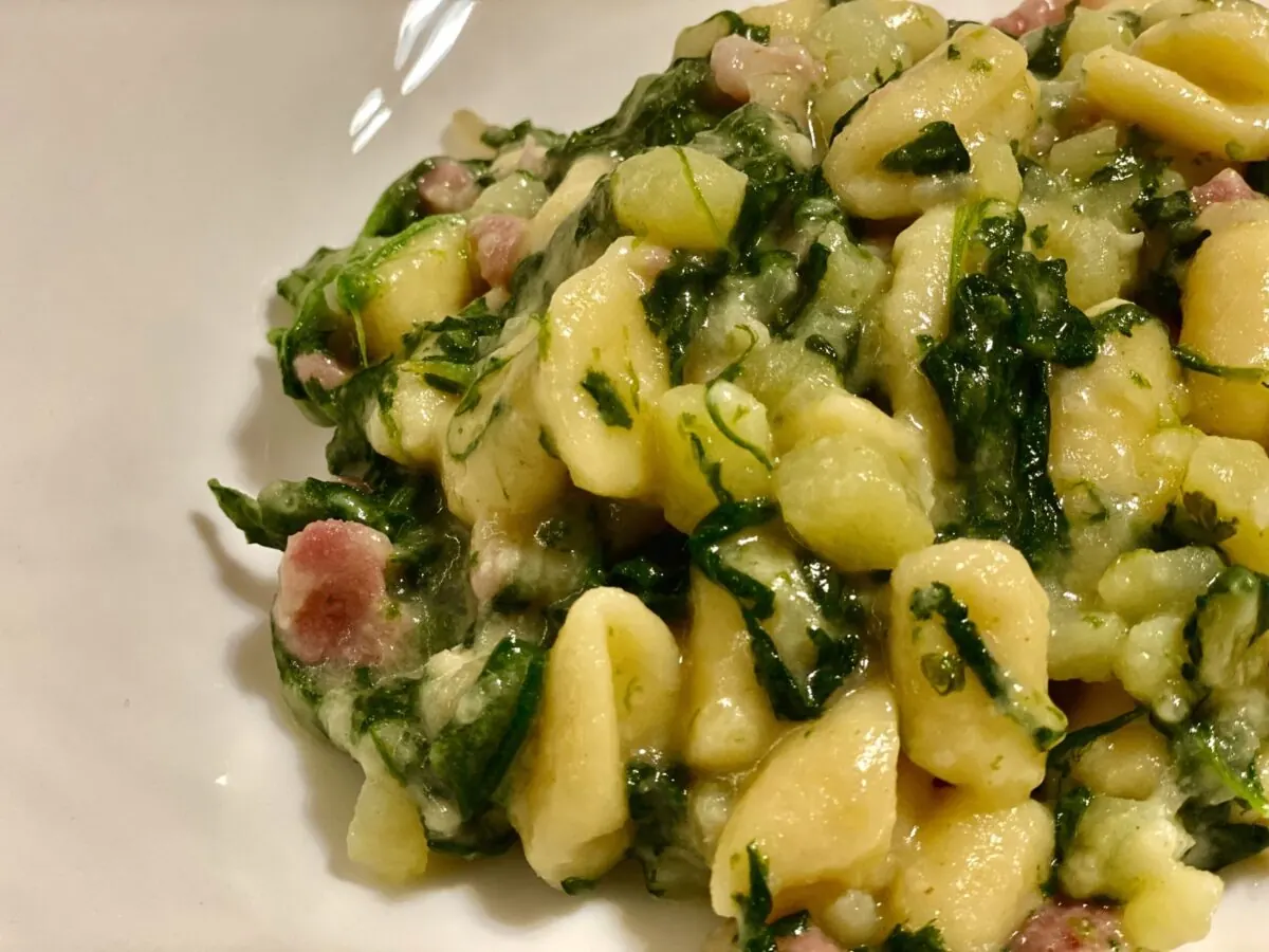 Cavatelli con patate, pancetta e spinaci