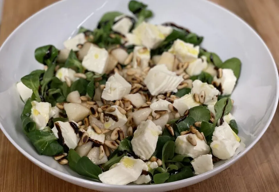 Insalata con pere e stracchino · 4