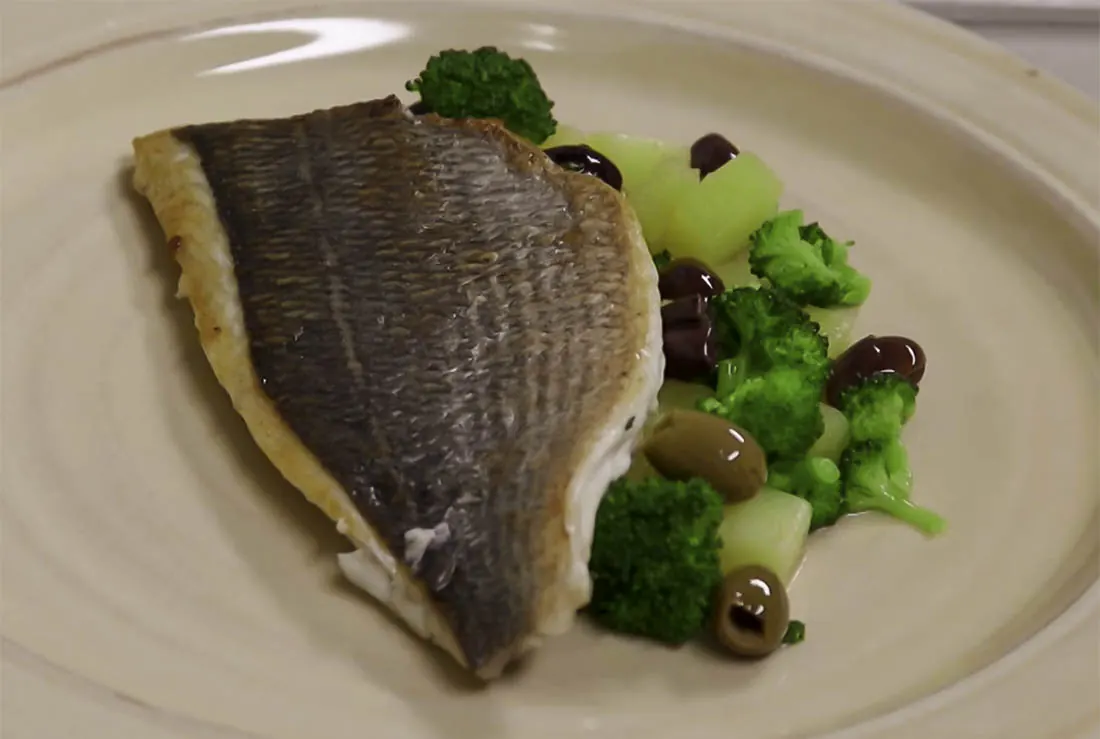 Filetto di orata con patate e broccoli