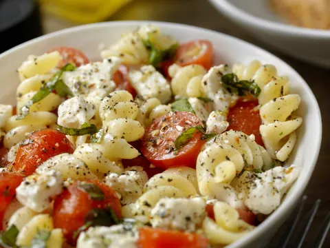 Pasta fredda con zucchine